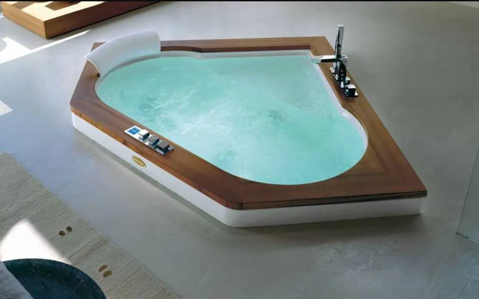 Corner whirlpool bath with wood surround