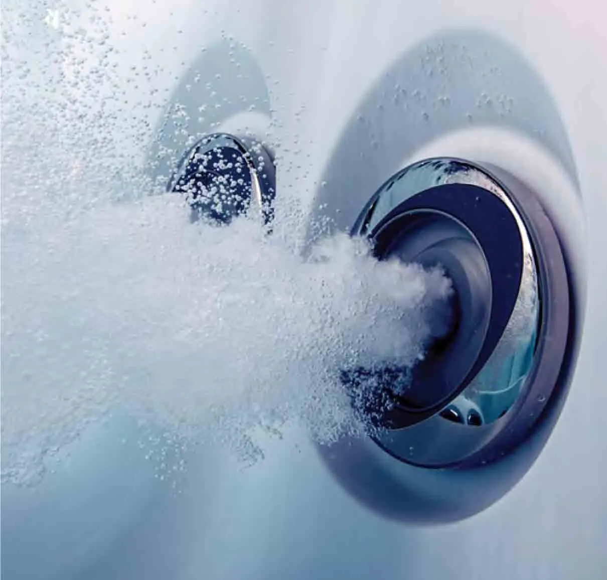 Hydromassage jet with water flow